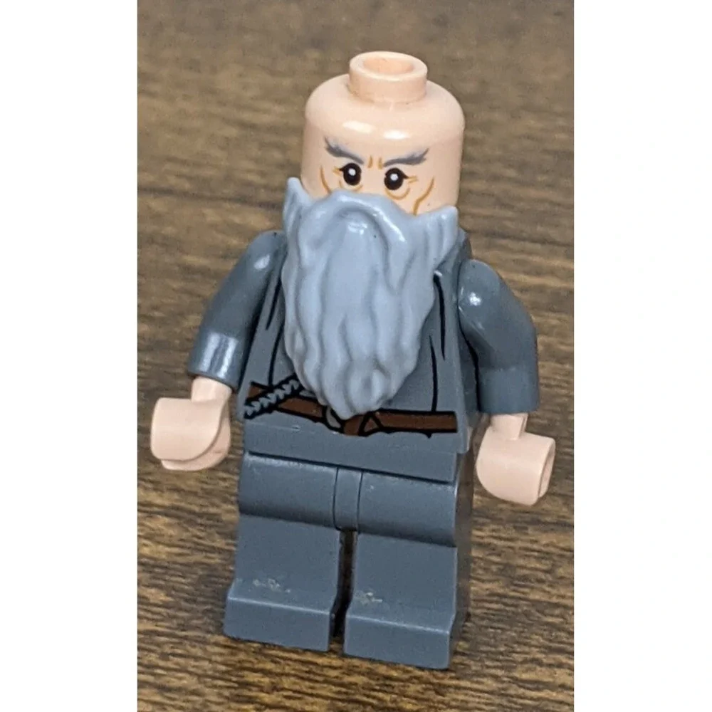 LEGO Wizard Minifigure – Grey Beard & Robes – Fantasy‎ Castle Theme